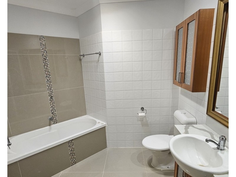 1037/1 The Cove Crescent, Carrara QLD 4211