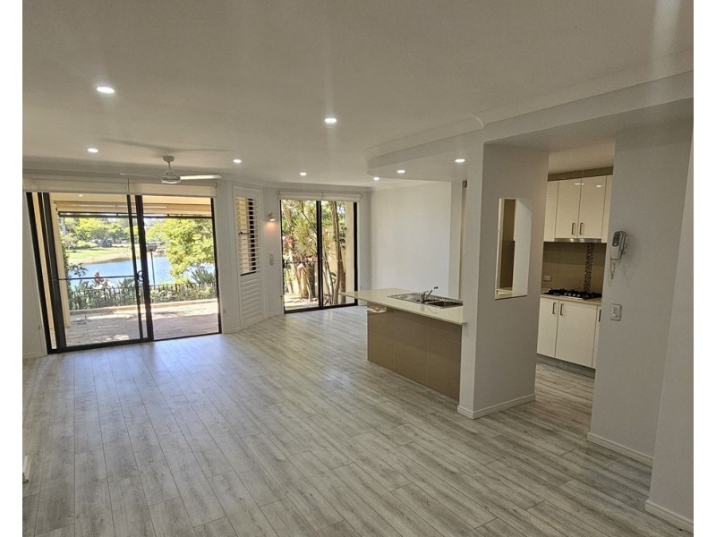 1037/1 The Cove Crescent, Carrara QLD 4211