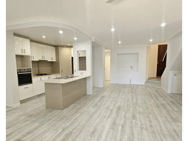 1037/1 The Cove Crescent, Carrara QLD 4211