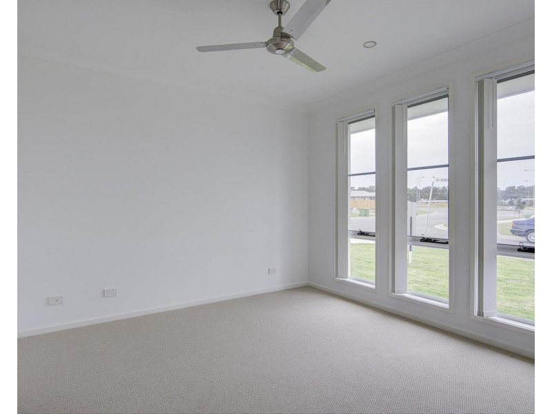 1 Burnett Street, Pimpama QLD 4209