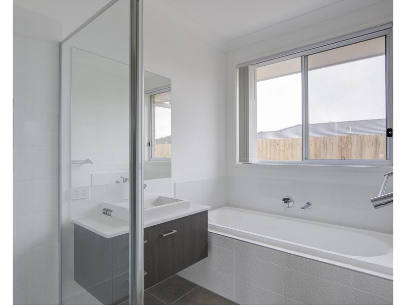 1 Burnett Street, Pimpama QLD 4209