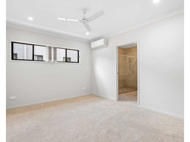 10 Hepburn Street, Greenbank QLD 4124