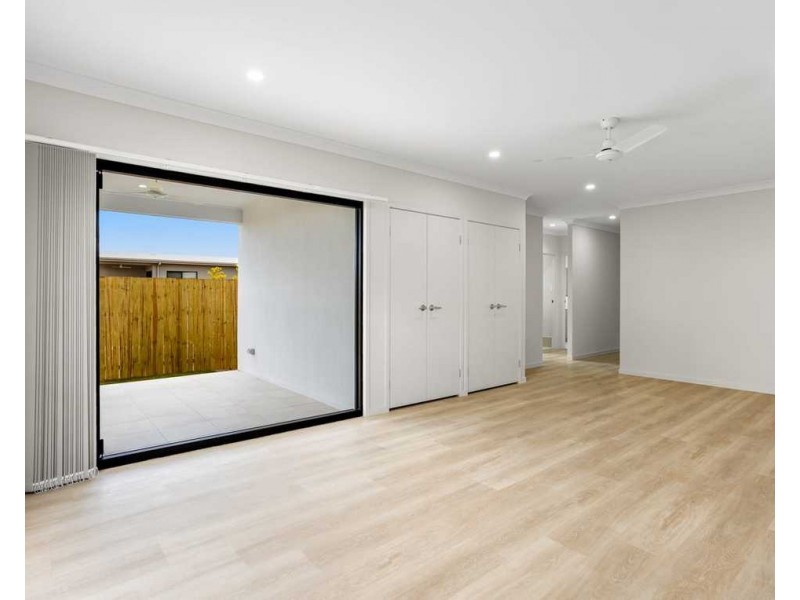 10 Hepburn Street, Greenbank QLD 4124