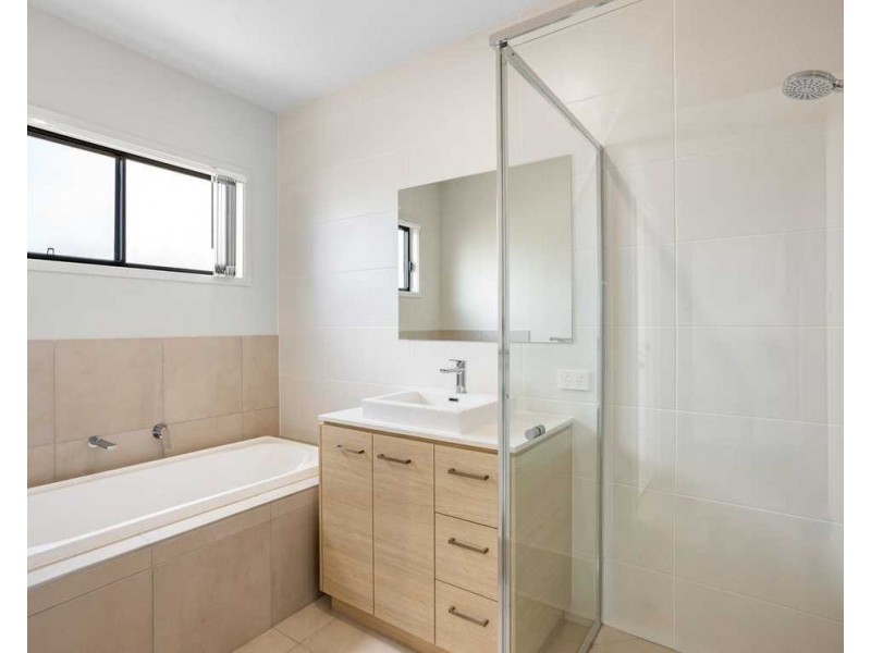 10 Hepburn Street, Greenbank QLD 4124