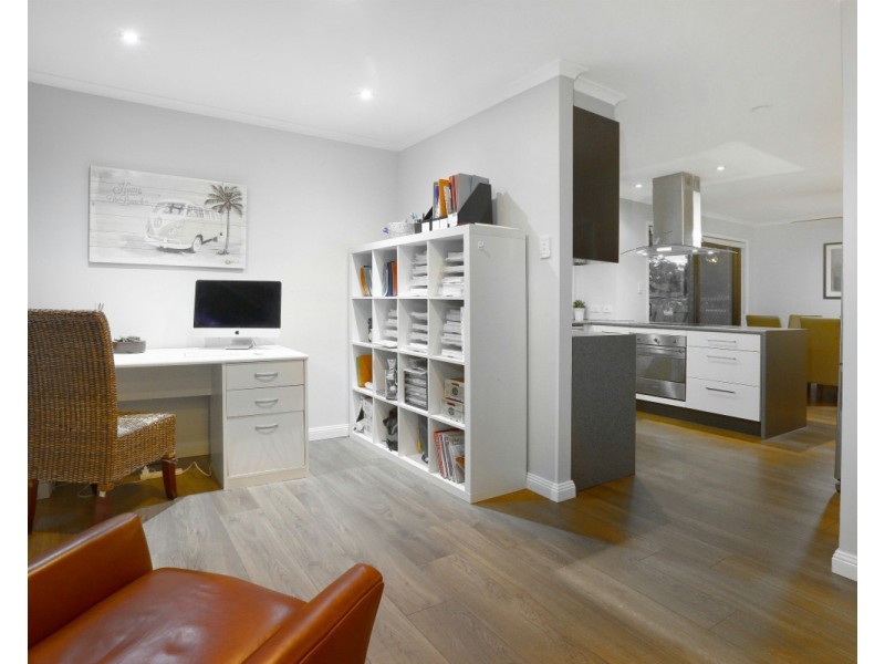 27 Jesmond Road, Helensvale QLD 4212