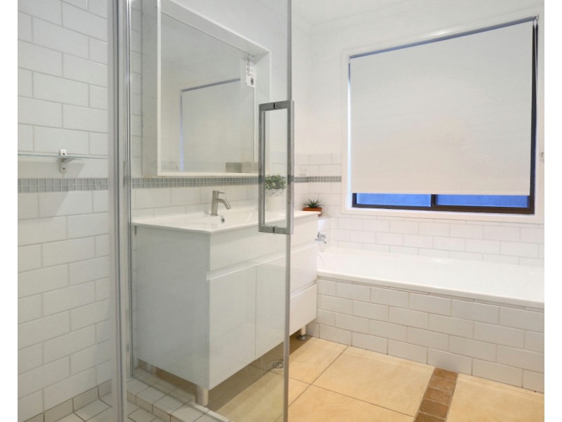 27 Jesmond Road, Helensvale QLD 4212