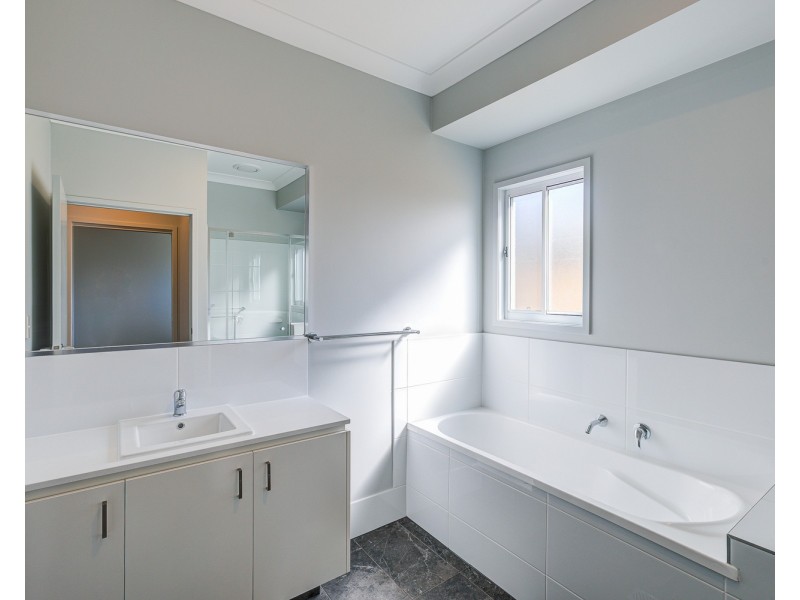 18 Fraser Street, Logan Reserve QLD 4133