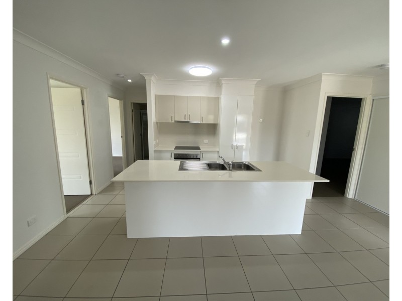 2a Sapphire Place, Pimpama QLD 4209