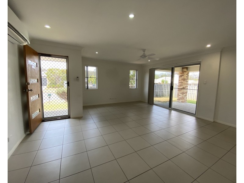 2a Sapphire Place, Pimpama QLD 4209