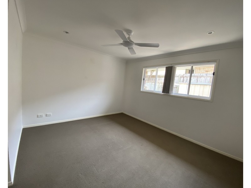 2a Sapphire Place, Pimpama QLD 4209