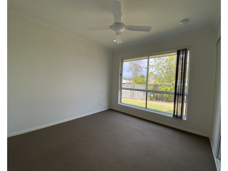 2a Sapphire Place, Pimpama QLD 4209