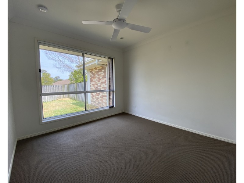 2a Sapphire Place, Pimpama QLD 4209