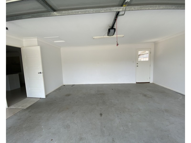 2a Sapphire Place, Pimpama QLD 4209