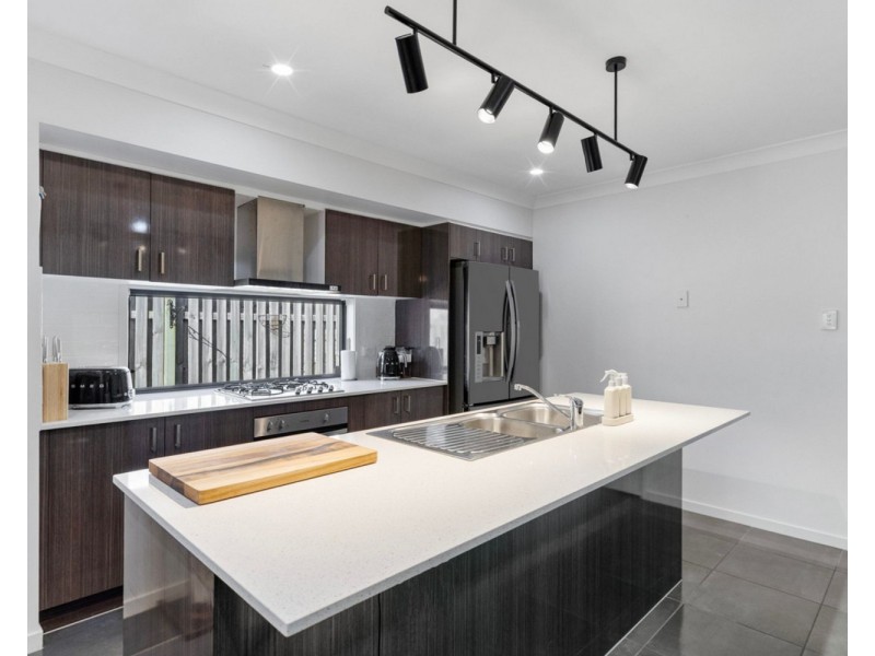106 Fountain Street, Pimpama QLD 4209