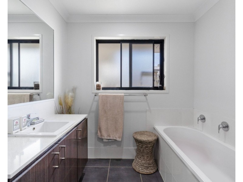 106 Fountain Street, Pimpama QLD 4209