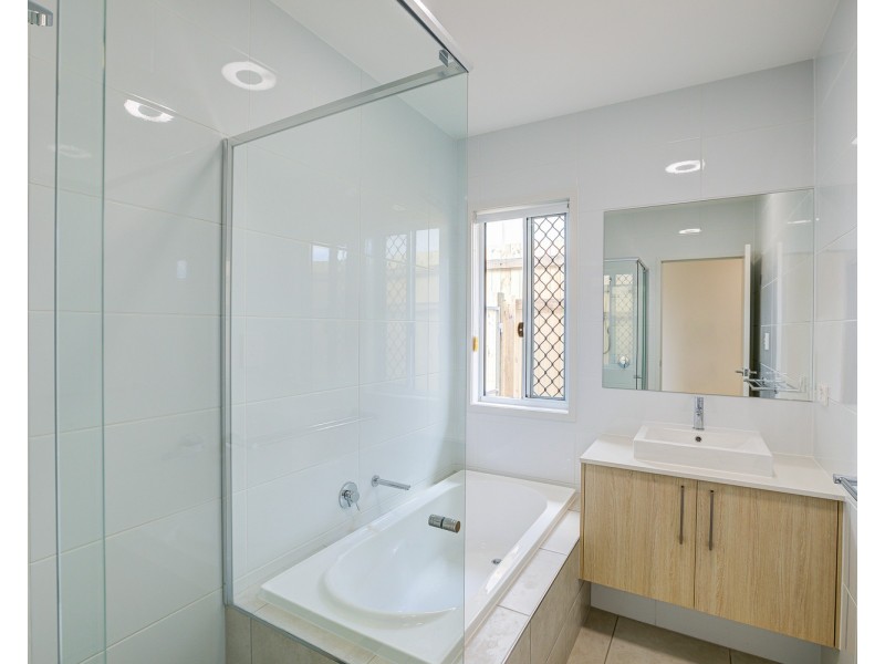 11 Sago Road, Park Ridge QLD 4125