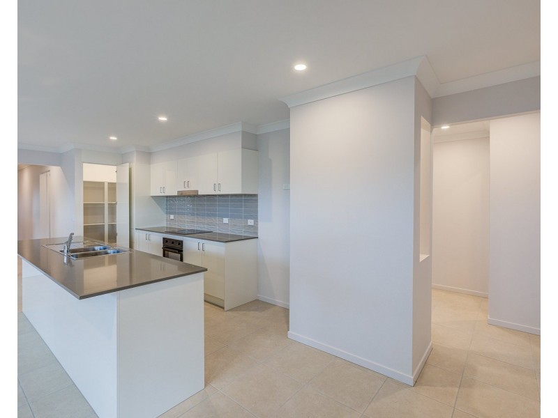 12 Roupell Street, Logan Reserve QLD 4133