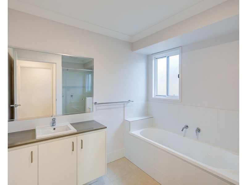 12 Roupell Street, Logan Reserve QLD 4133