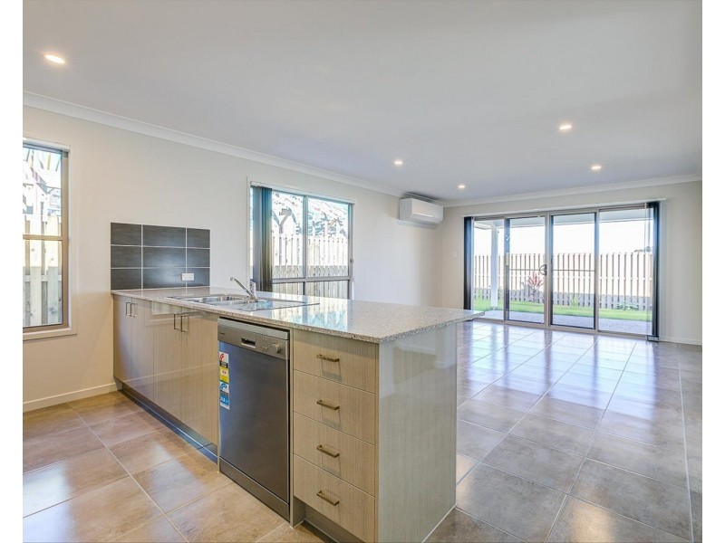16 Stockyard Lane, Park Ridge QLD 4125