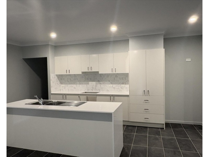 11 Duke Road, Logan Reserve QLD 4133