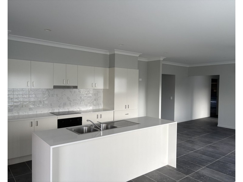 11 Duke Road, Logan Reserve QLD 4133