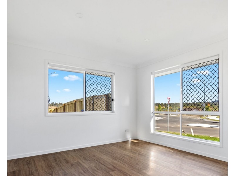 1 Banjo Drive, Walloon QLD 4306