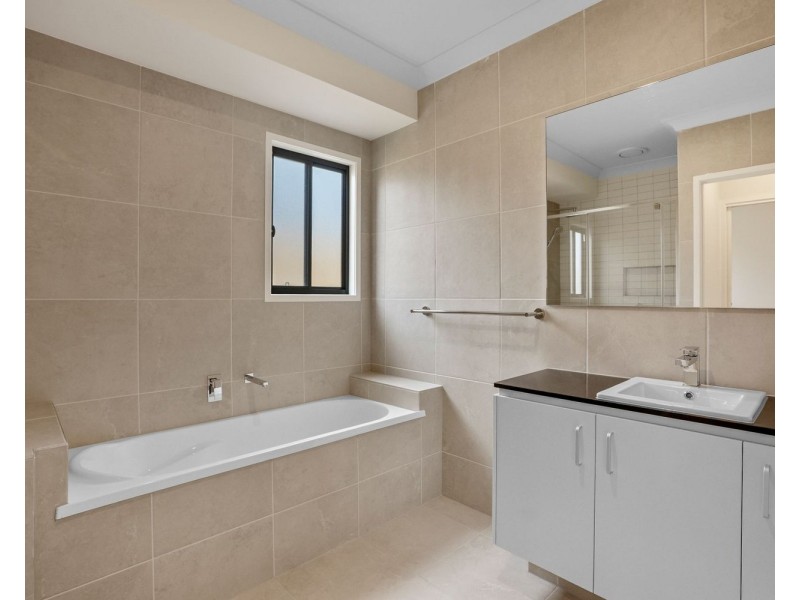 9 Duke Road, Logan Reserve QLD 4133