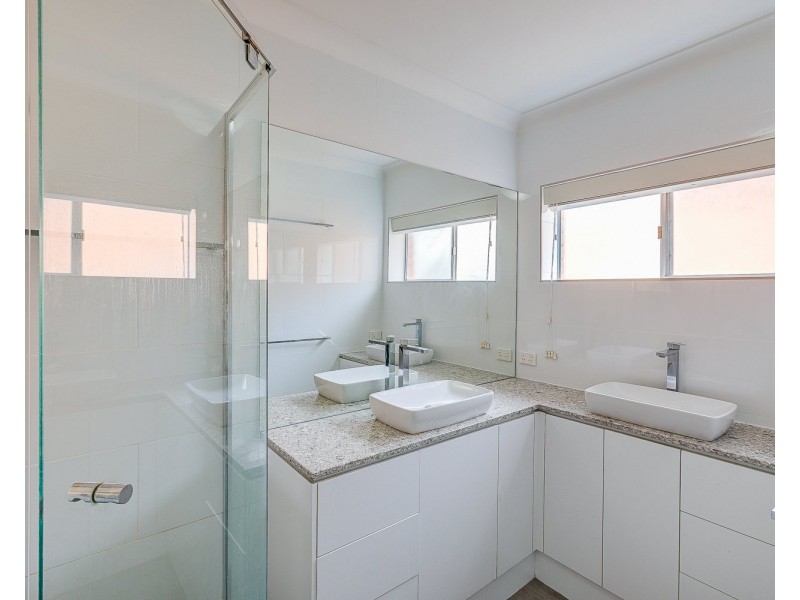 1/179 Sir Fred Schonell Drive, St Lucia QLD 4067