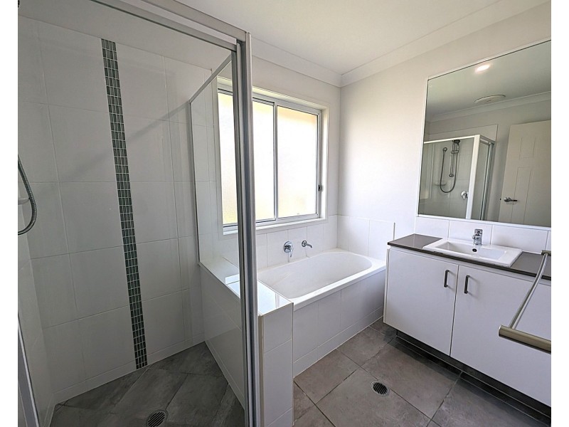 4 Benwerrin Street, Pimpama QLD 4209