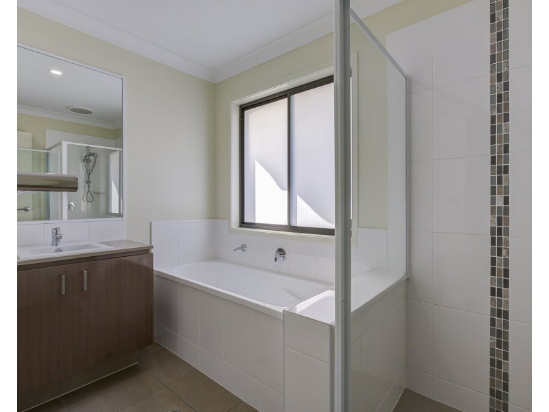 13 Woodrose Circuit, Pimpama QLD 4209