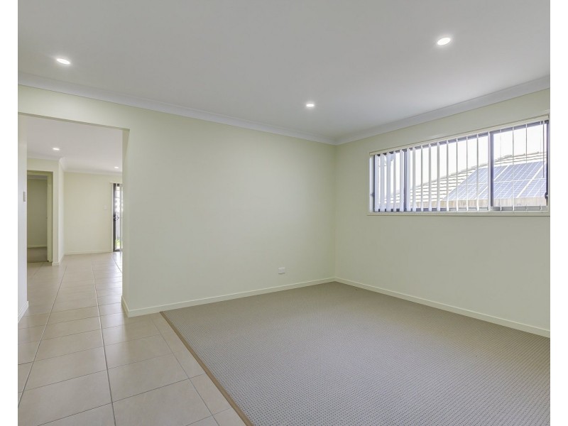 13 Woodrose Circuit, Pimpama QLD 4209