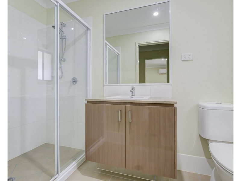 13 Woodrose Circuit, Pimpama QLD 4209