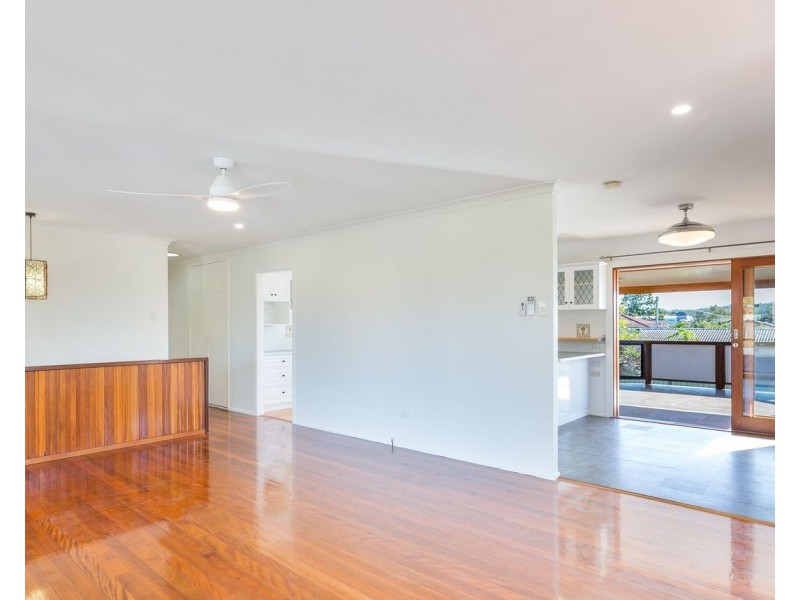 8  Elberta Street, Macgregor QLD 4109