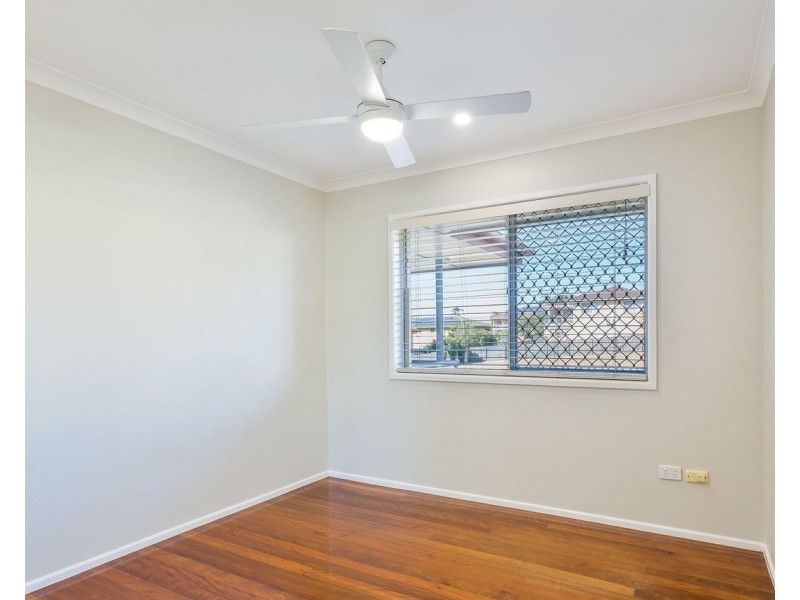 8  Elberta Street, Macgregor QLD 4109