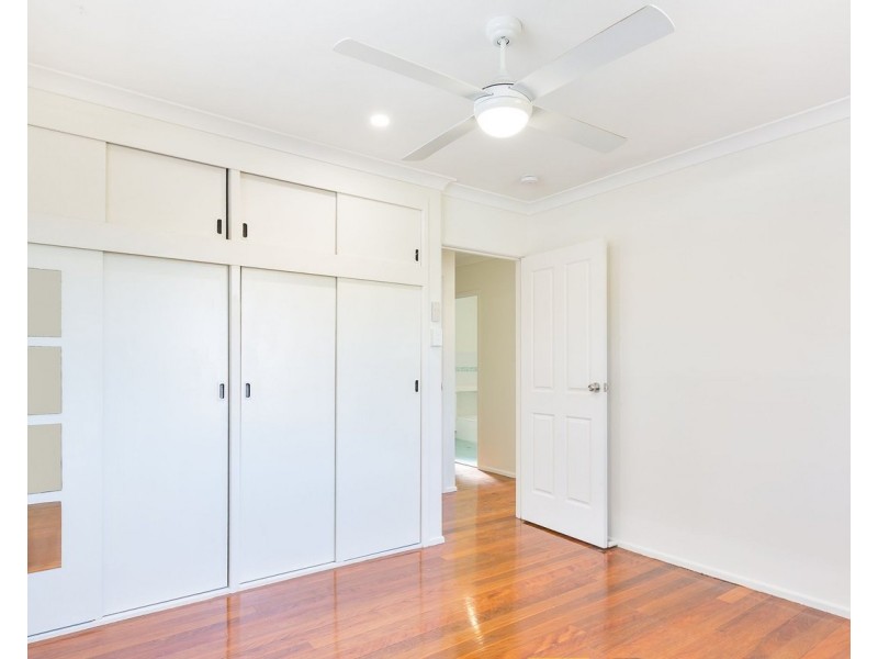 8  Elberta Street, Macgregor QLD 4109