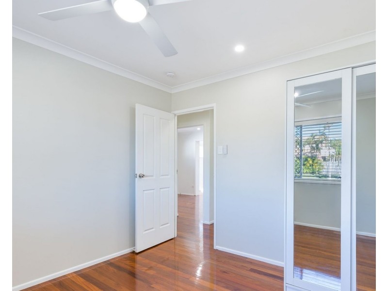 8  Elberta Street, Macgregor QLD 4109