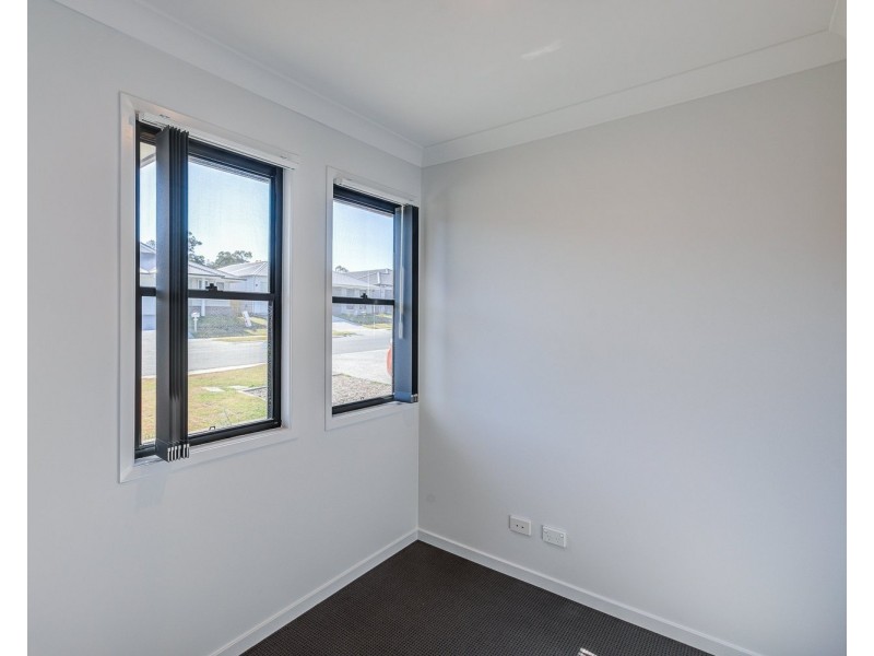 21 Raven Court, Park Ridge QLD 4125
