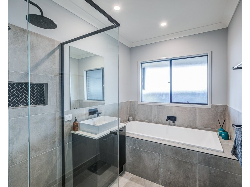16 Scott Young Drive, Coomera QLD 4209