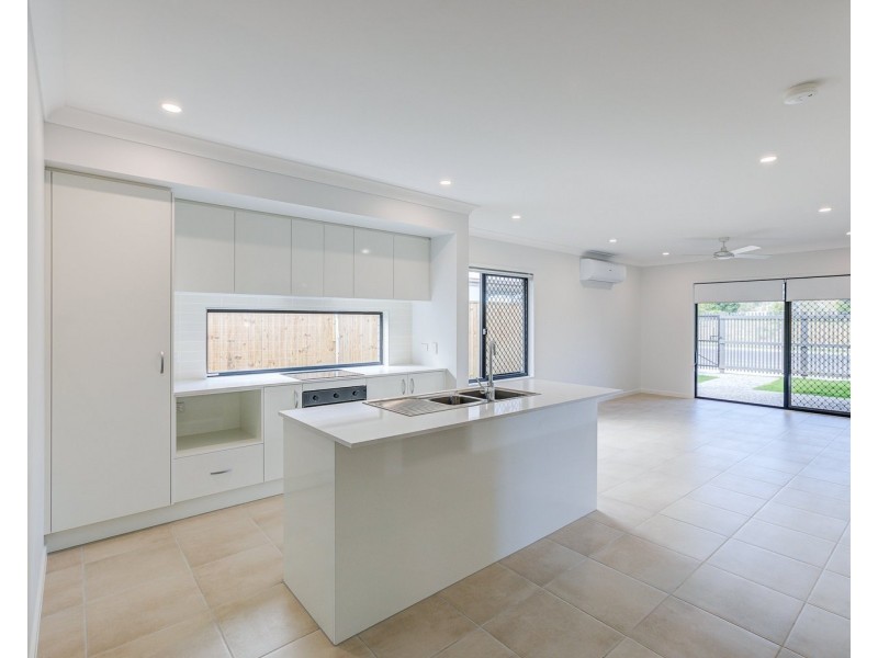 1 Redcomb Drive, Park Ridge QLD 4125