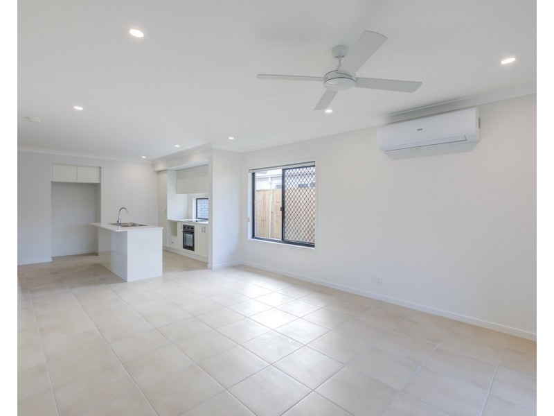 1 Redcomb Drive, Park Ridge QLD 4125