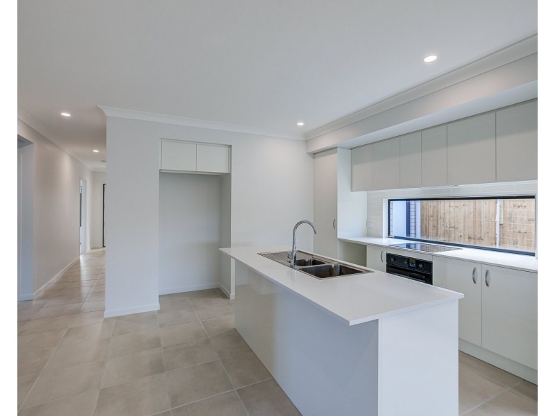 1 Redcomb Drive, Park Ridge QLD 4125