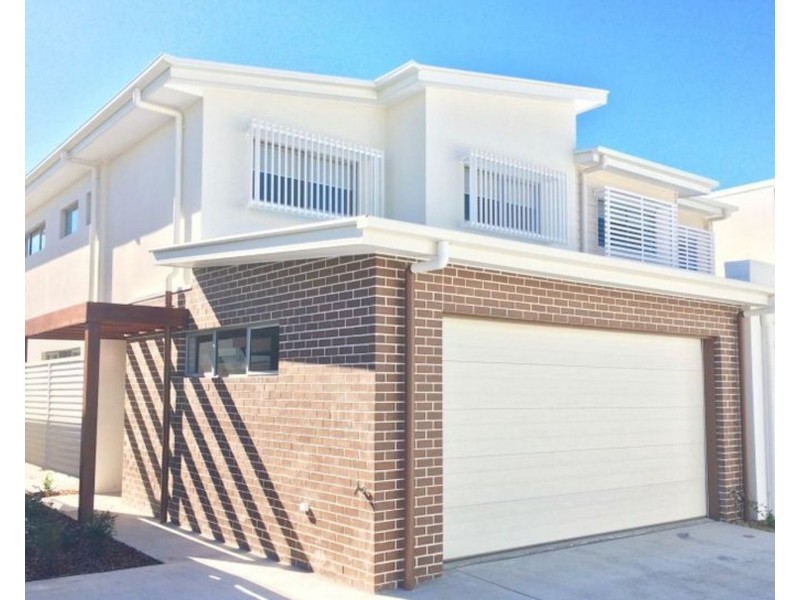 3/2 Waters Close, Hope Island QLD 4212