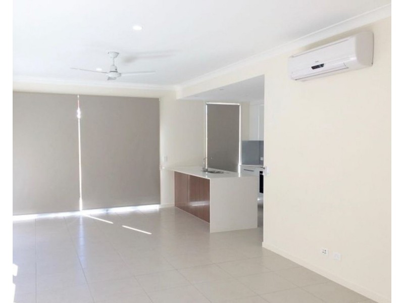3/2 Waters Close, Hope Island QLD 4212