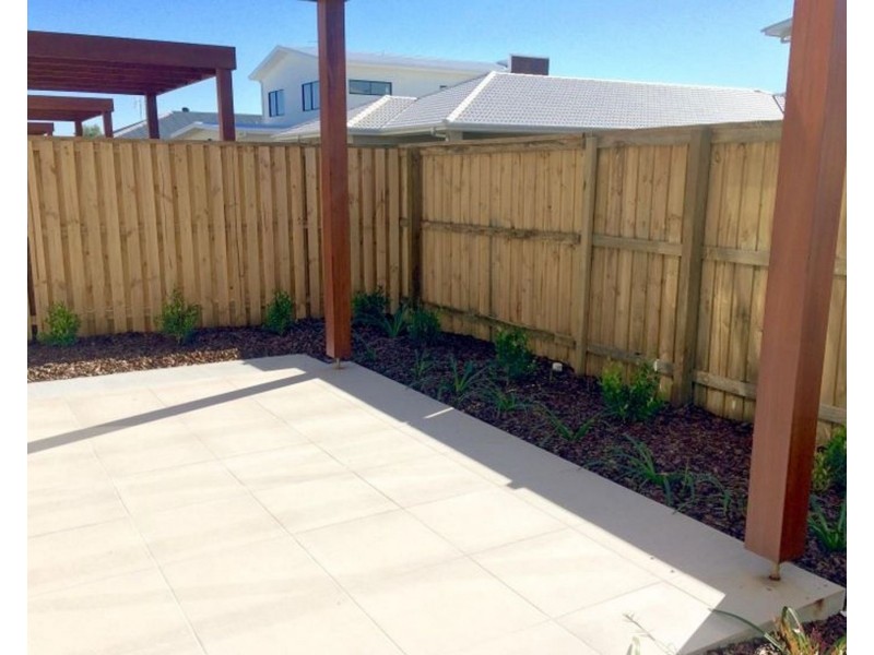 3/2 Waters Close, Hope Island QLD 4212