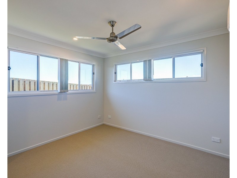 38 Barnyard Drive, Park Ridge QLD 4125