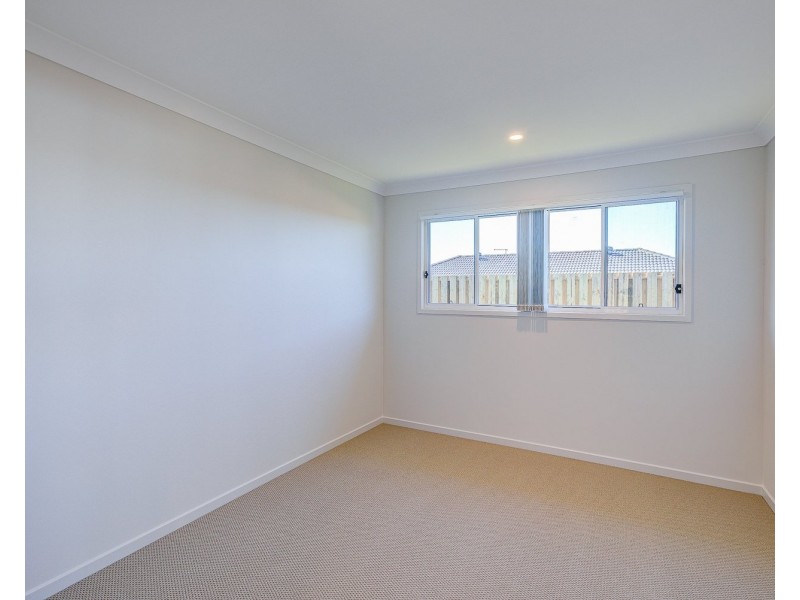 38 Barnyard Drive, Park Ridge QLD 4125