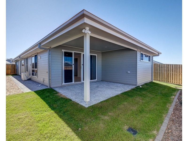 38 Barnyard Drive, Park Ridge QLD 4125
