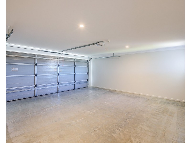 38 Barnyard Drive, Park Ridge QLD 4125