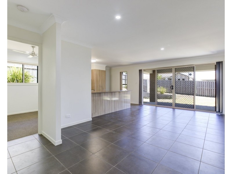 34 Hollyoak Crescent, Pimpama QLD 4209
