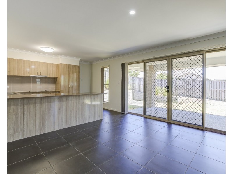 34 Hollyoak Crescent, Pimpama QLD 4209